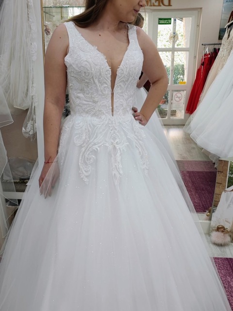 Menyasszonyi ruha P63